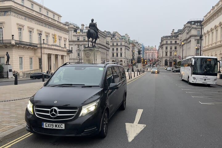 Heathrow to Central London Private Transfer — Fast, Eco-Friendly Airport Rides