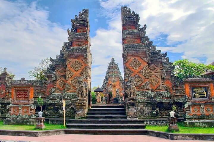 Enchanting Ubud Full-Day Private Tour: Temples, Rice Terraces & Monkey Forest photo 2