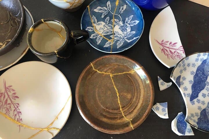 Modern Kintsugi Workshop in Phuket: Repair Decorative Plates with Resin & Gold