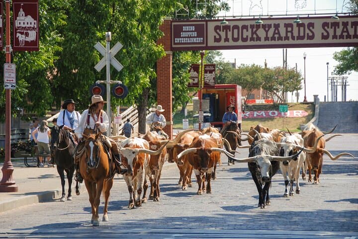 Fort Worth Stockyards Saloon Crawl: Historic Bar Tour & Wild West Tales photo 3
