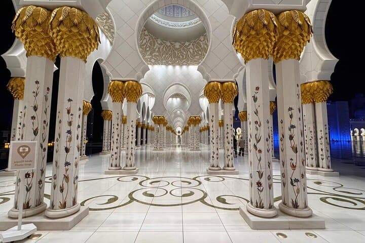 Abu Dhabi Airport Stopover: 6–7 Hour Private Transit Tour to Sheikh Zayed Mosque & City Highlights