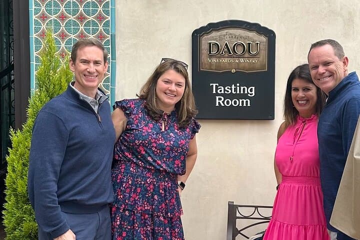 Luxury Wine Tasting in Paso Robles — Private Cadillac Escalade Tour with Pour Decisions photo 4