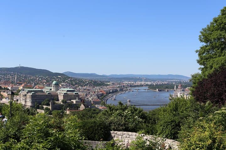 Budapest E-Bike Tour: Gellért Hill and Castle District Highlights