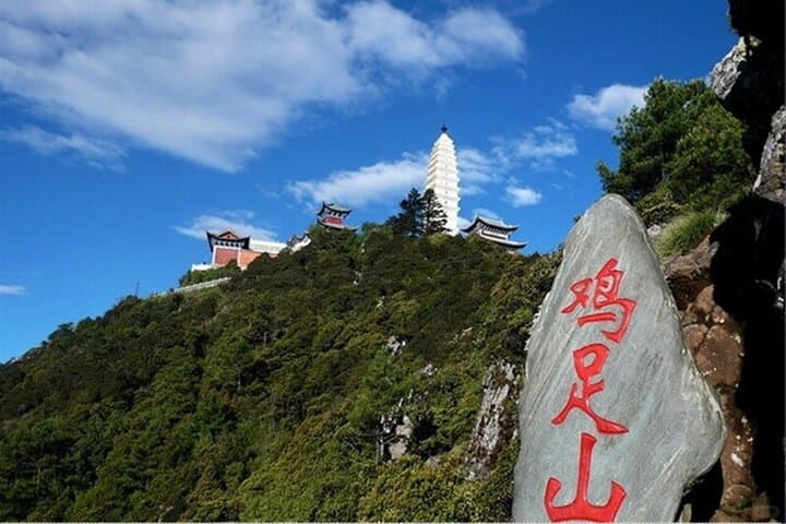 Jizu Mountain Private Tour: Hike to Golden Summit from Dali