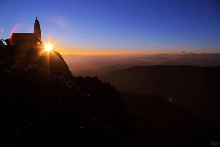 Jizu Mountain Private Tour: Hike to Golden Summit from Dali photo 3