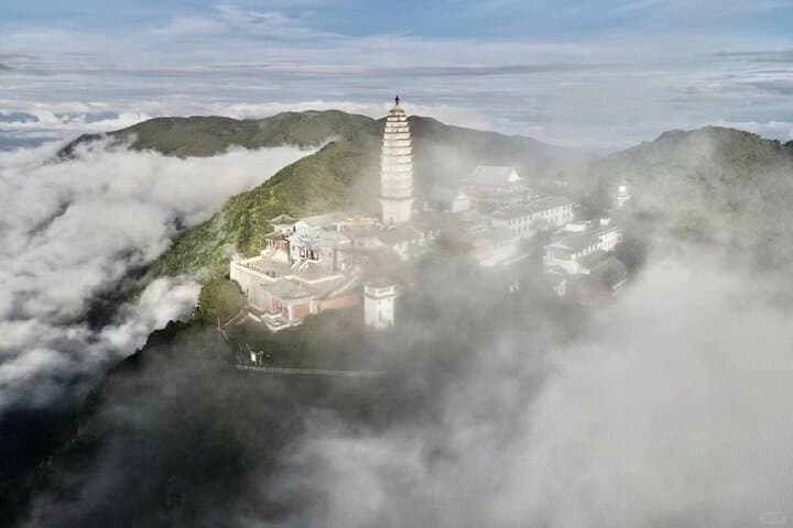 Jizu Mountain Private Tour: Hike to Golden Summit from Dali photo 4