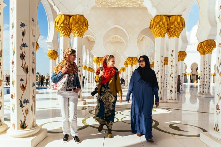 Abu Dhabi Full-Day Private SUV City Tour: Mosque, Palaces & Corniche Highlights