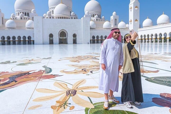 Abu Dhabi Full-Day Private SUV City Tour: Mosque, Palaces & Corniche Highlights photo 2