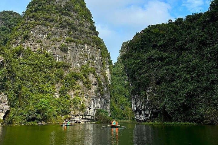 Mua Cave, Trang An & Hoa Lu Day Trip from Hanoi — Hike, Bike and Boat in Ninh Binh photo 4