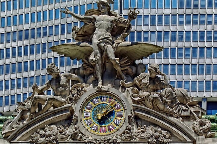 Fifth Avenue Walking Tour: Luxury, Landmarks & History in NYC photo 3