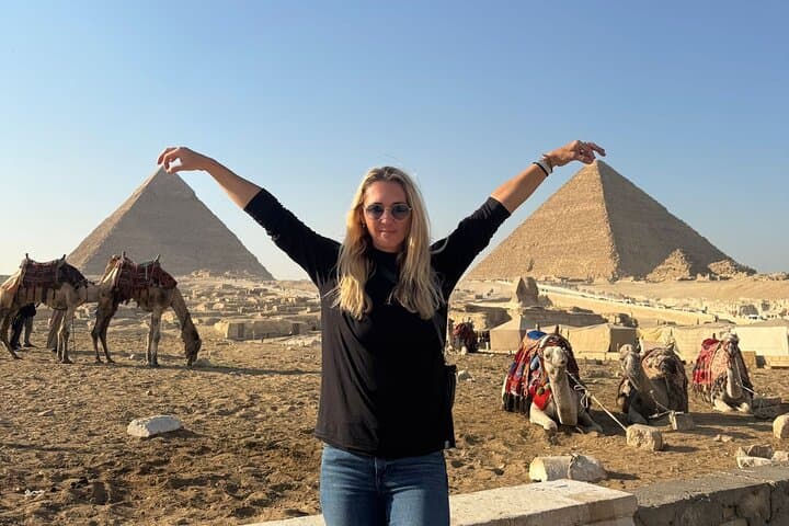 VIP Cairo Day Trip from Hurghada: Giza Pyramids, Egyptian Museum & Khan el-Khalili photo 1