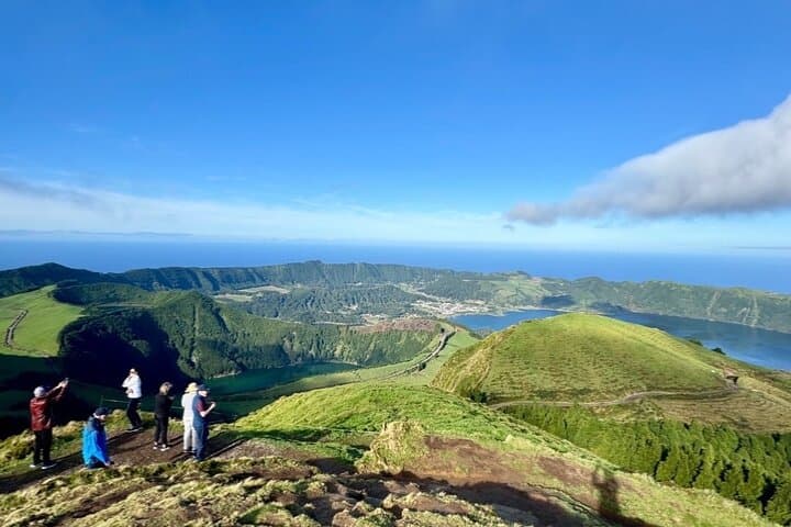 Private Hike in São Miguel: Craters, Lakes & Waterfalls on a Guided Trail photo 6