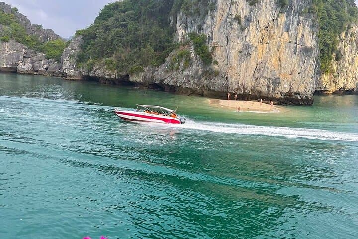 Private Canoe Tour: Discover Halong & Lan Ha Bay’s Dark and Bright Caves photo 4