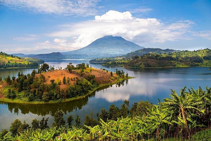 Rwanda Eco-Luxury Retreat: 8 Days of Culture, Safari & Lake Kayaking