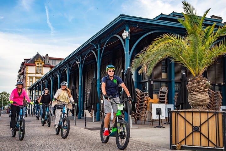 Bayonne Electric Scooter Tour with Tapas Along the Nive