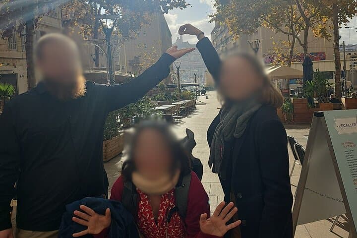 Marseille Christmas Market Hunt: Self-Guided Holiday Game in the Old Port photo 3