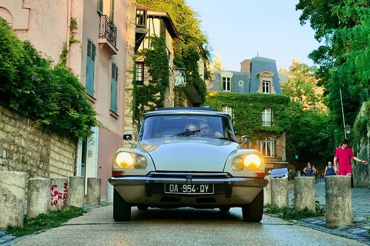 Open-Top Citroën DS Private Tour of Paris: 90-Minute Classic Car Route