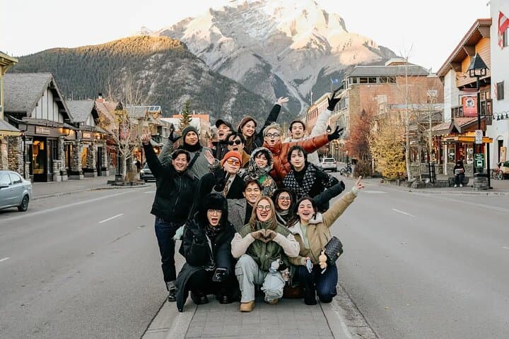 Banff Explorer Private Tour — Lake Louise & Moraine Lake Day Trip
