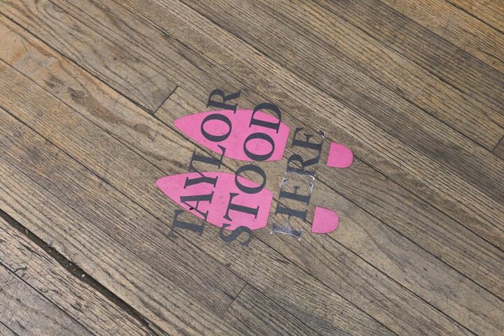 Explore Taylor Swift's NYC: Private Hotspots Walking Tour