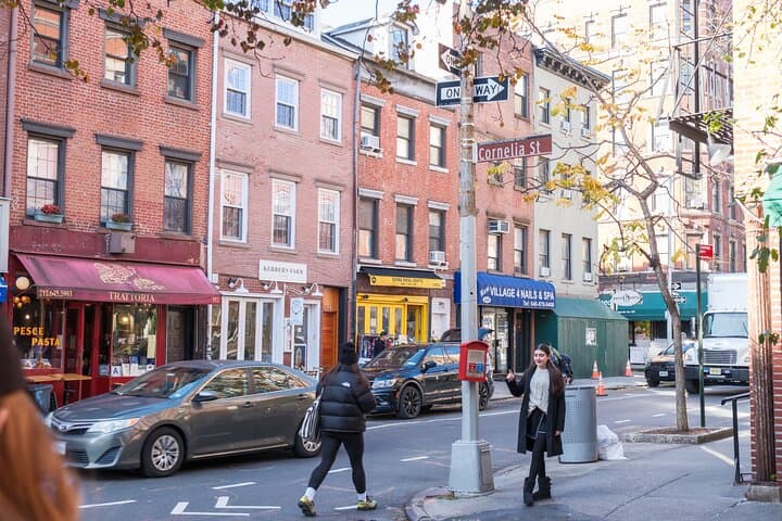 Explore Taylor Swift's NYC: Private Hotspots Walking Tour photo 5