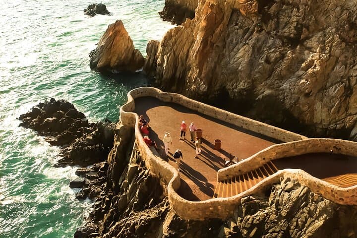 Quebrada Cliff Divers Show in Acapulco — Terrace Viewing with Transport photo 5