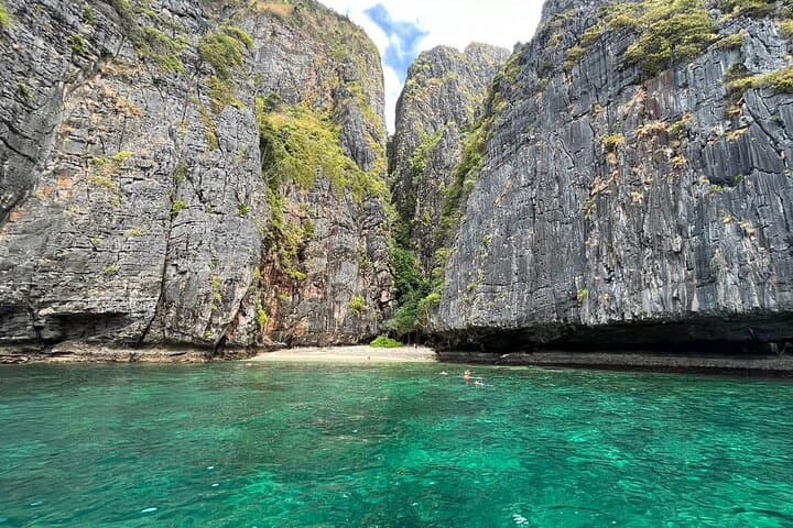 Private VIP Speedboat to Phi Phi Islands — Full-Day Snorkel & Beach Charter photo 2