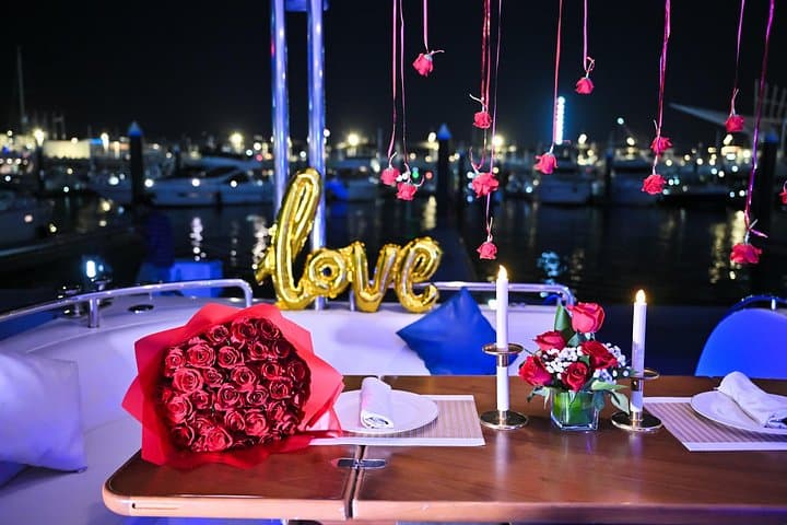 Sunset BBQ & Skyline Cruise: 2-Hour Romantic Yacht Dinner in Dubai Marina
