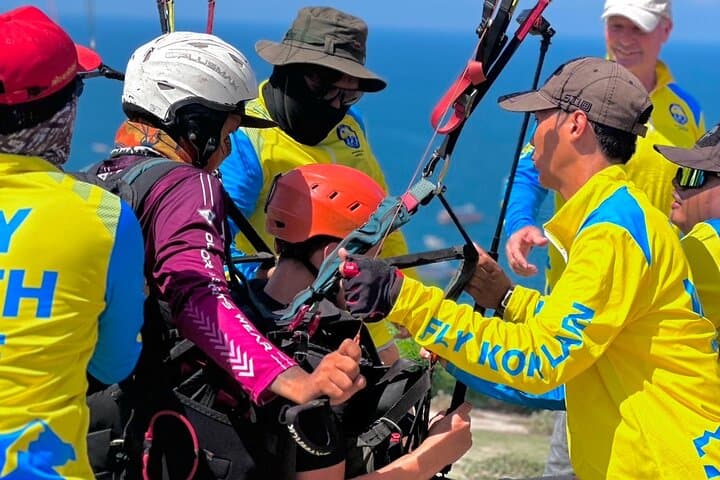 Tandem Paragliding Over Koh Larn: Pattaya’s Aerial Adventure photo 6