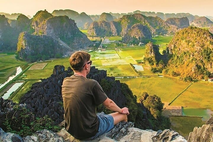 Ninh Binh: Hoa Lu, Trang An & Hang Mua Day Hike from Hanoi