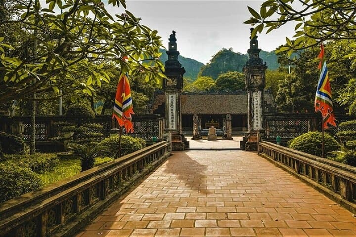 Ninh Binh: Hoa Lu, Trang An & Hang Mua Day Hike from Hanoi photo 6