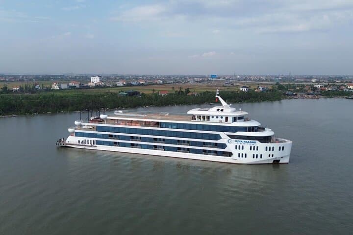 Halong Bay Luxury Day Cruise: Sung Sot, Luon Cave & Titov Island photo 5