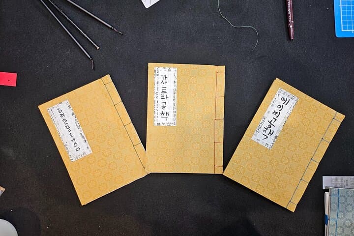 Make Your Own Traditional Korean Notebook in Insadong, Seoul photo 5