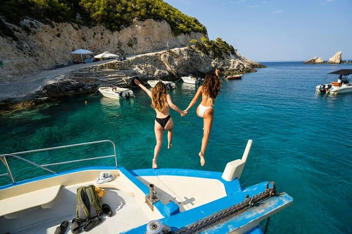 Smugglers Cove Half-Day Cruise in Zante: Shipwrecks, Cliffs & Secret Bays