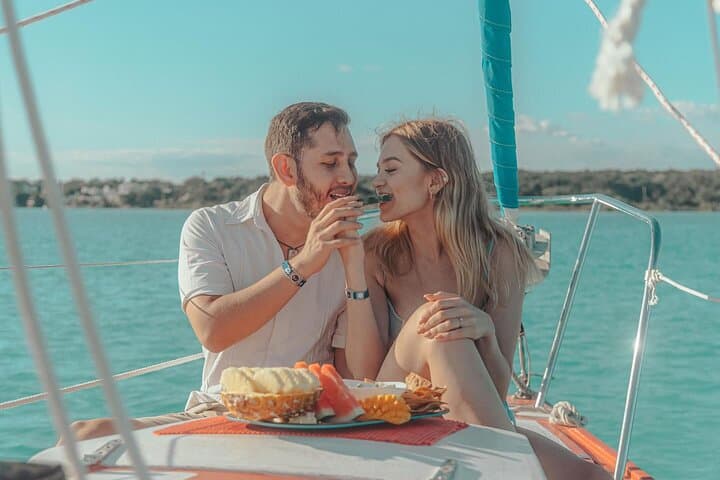 Private Bacalar Sailing Tour — 4-Hour Laguna de Bacalar Cruise with Guacamole & Drinks photo 5