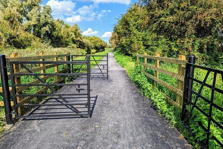 Cycle the Grand Canal Greenway: Arthurs Guided Bike Tour from Sallins