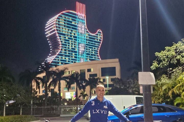 Fort Lauderdale Hookah Party Bus: Las Olas, Wynwood & Hard Rock Night Tour photo 4