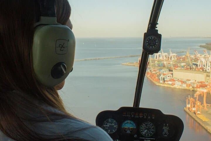 Buenos Aires Helicopter Tour: 30-Min Aerial Flight Over Río de la Plata & Iconic Sights photo 2