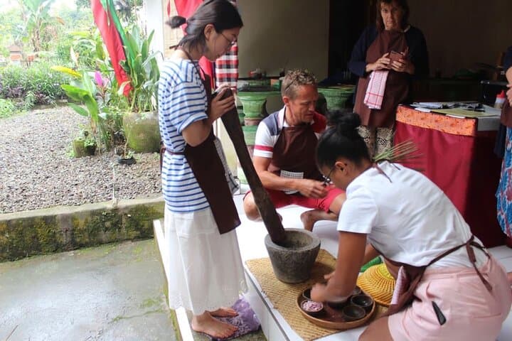 Hands-On Balinese Cooking Class and Family-Home Visit in Ubud photo 5
