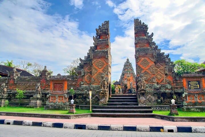 Ubud Private Full-Day Tour: Batuan Temple and Waterfalls (Tibumana, Kanto Lampo, Tegenungan) photo 4