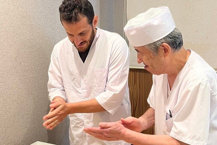 Kanazawa Day Tour: Kenrokuen Garden, Samurai District & Sushi-Making photo 3