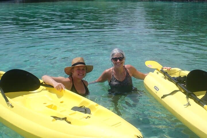 Roatán Mangrove Lagoon Kayak & Snorkel Adventure photo 3