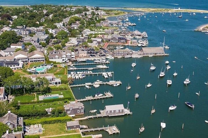 Martha's Vineyard Full-Day Private Tour with Lunch: Edgartown to Aquinnah photo 3