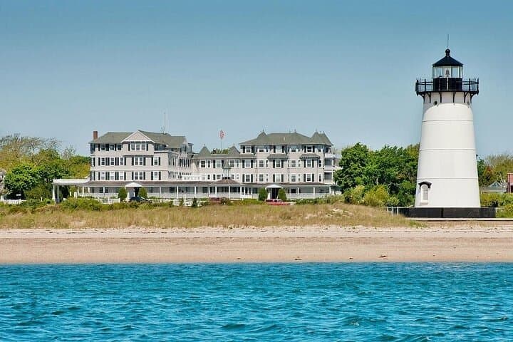 Martha's Vineyard Full-Day Private Tour with Lunch: Edgartown to Aquinnah photo 4