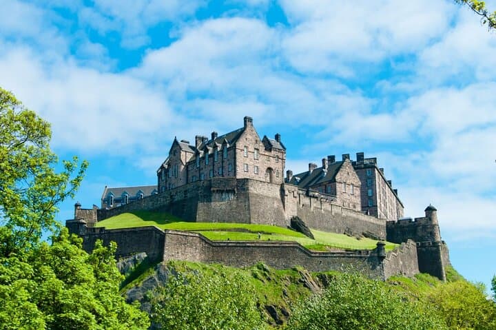 Edinburgh Outlander Filming Locations 3-Day Tour — Castles, Villages & Train Travel photo 3