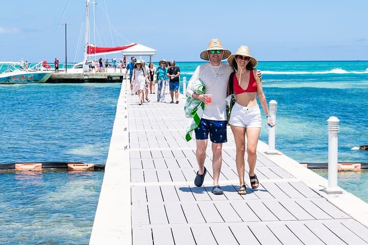 Grand Cayman Catamaran Day Sail to Stingray City & Rum Point — What to Expect