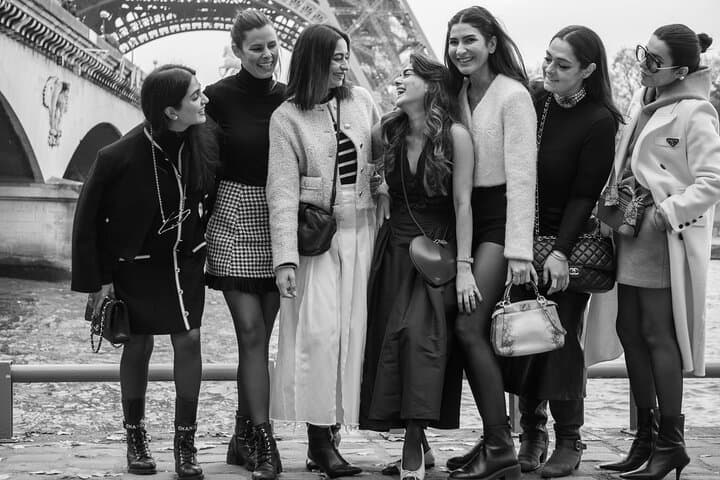 Private Eiffel Tower Photoshoot: Paris Lifestyle Session on the Seine photo 2