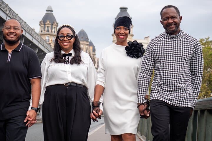 Private Eiffel Tower Photoshoot: Paris Lifestyle Session on the Seine photo 3