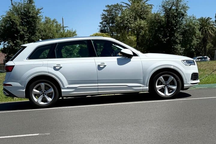 Melbourne Airport Chauffeur & Limo Transfers: Stress-Free Door-to-Door Rides photo 3