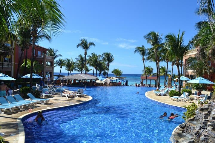 Infinity Bay Shore Snorkeling & West Bay Beach Day — Roatán's Easy Shore Reef Escape photo 2