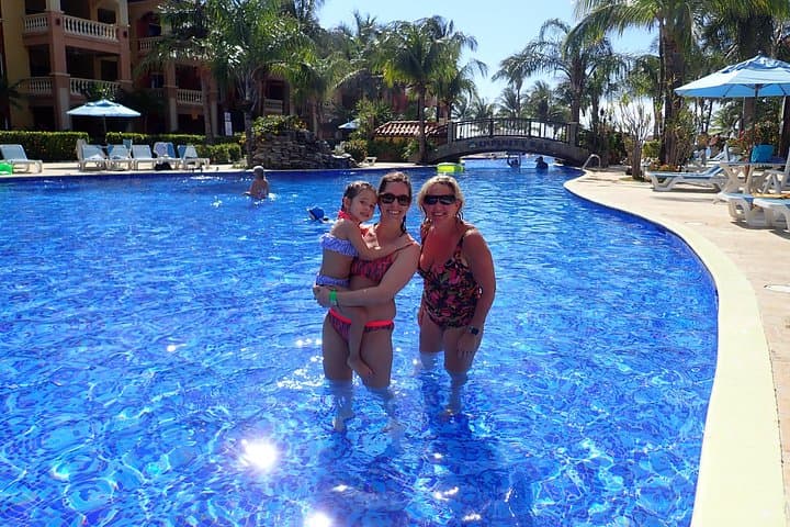 Infinity Bay Shore Snorkeling & West Bay Beach Day — Roatán's Easy Shore Reef Escape photo 4